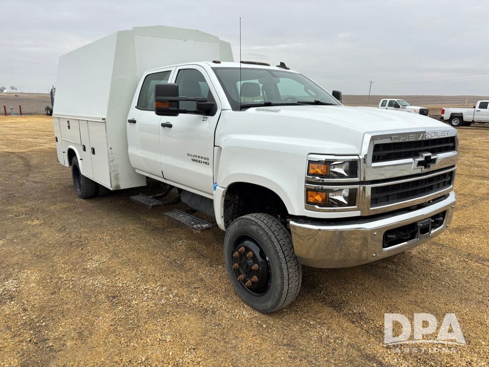 2021 Chevrolet 5500HD Equipment Image0