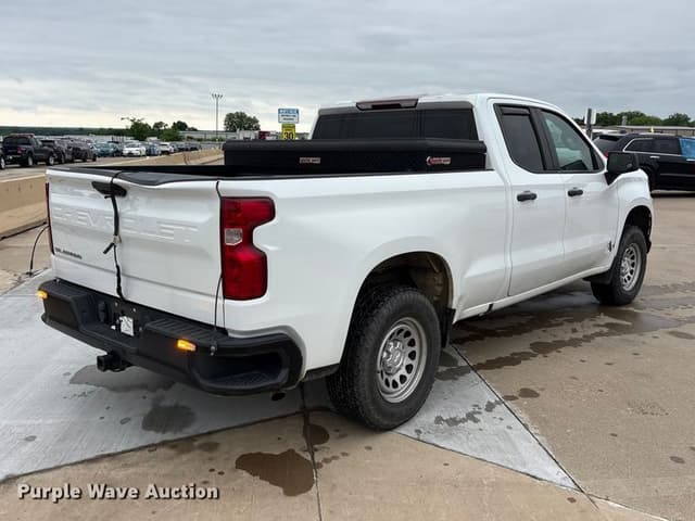 Image of Chevrolet Silverado equipment image 4
