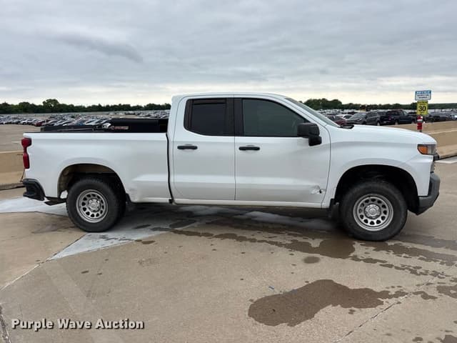 Image of Chevrolet Silverado equipment image 3