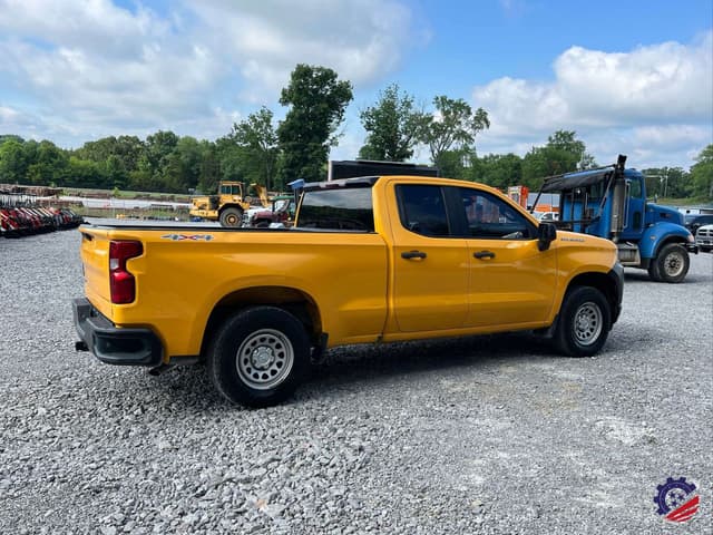 Image of Chevrolet 1500 equipment image 3