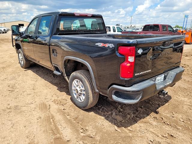 Image of Chevrolet 2500 equipment image 3