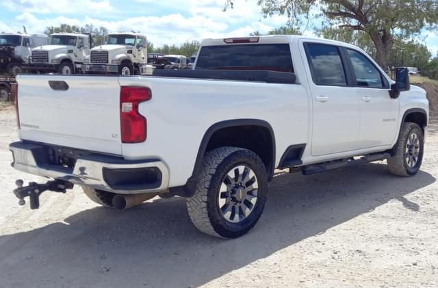 Image of Chevrolet 2500HD equipment image 3