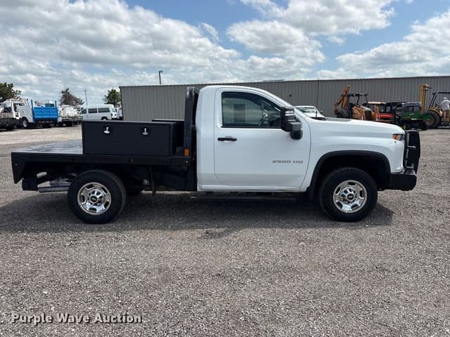 Image of Chevrolet 2500HD equipment image 3