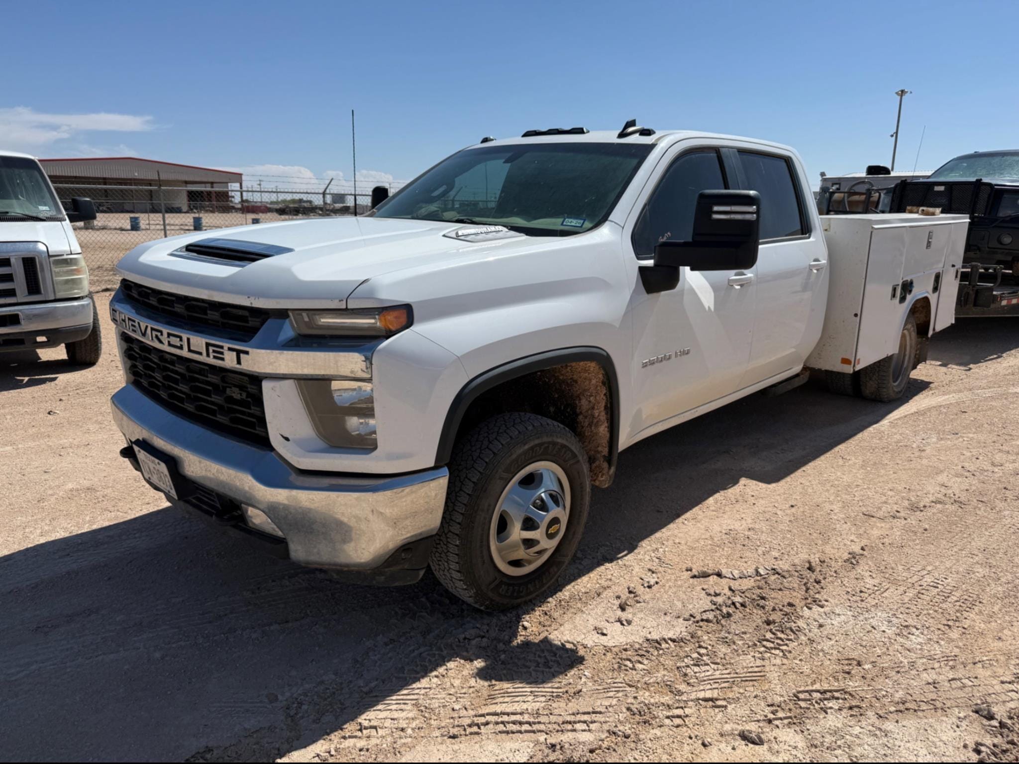 2021 Chevrolet 3500HD Equipment Image0
