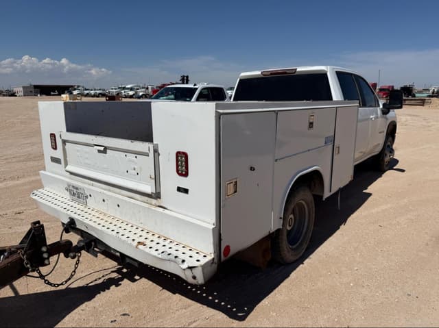 Image of Chevrolet 3500HD equipment image 2