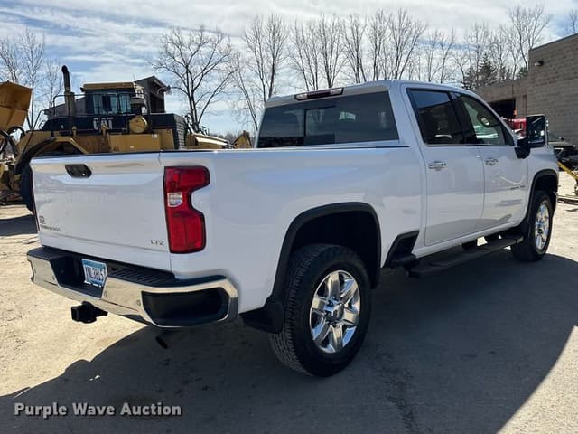 Image of Chevrolet 3500HD equipment image 4