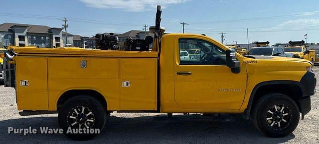 Image of Chevrolet 3500HD equipment image 3