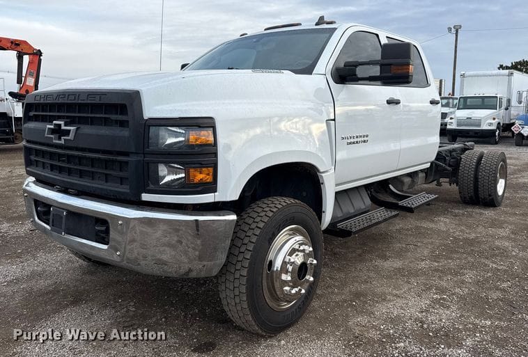 2021 Chevrolet 5500HD Equipment Image0