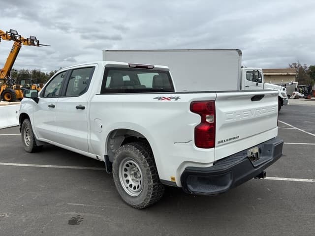 Image of Chevrolet Silverado equipment image 3