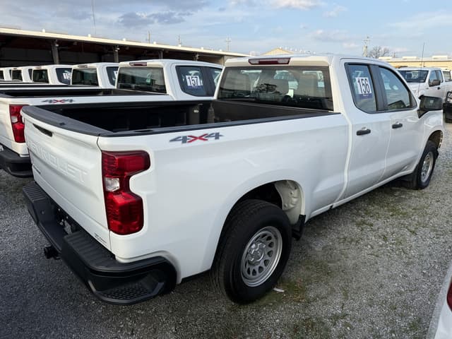 Image of Chevrolet Silverado equipment image 2