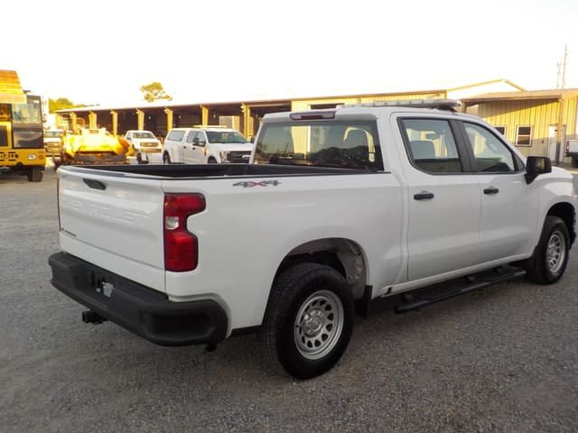 Image of Chevrolet Silverado equipment image 2