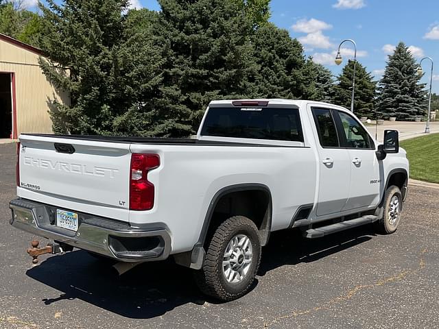 Image of Chevrolet 2500HD equipment image 3