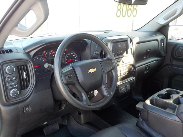 Image of Chevrolet Silverado equipment image 4