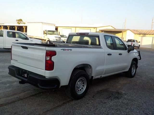 Image of Chevrolet Silverado equipment image 2