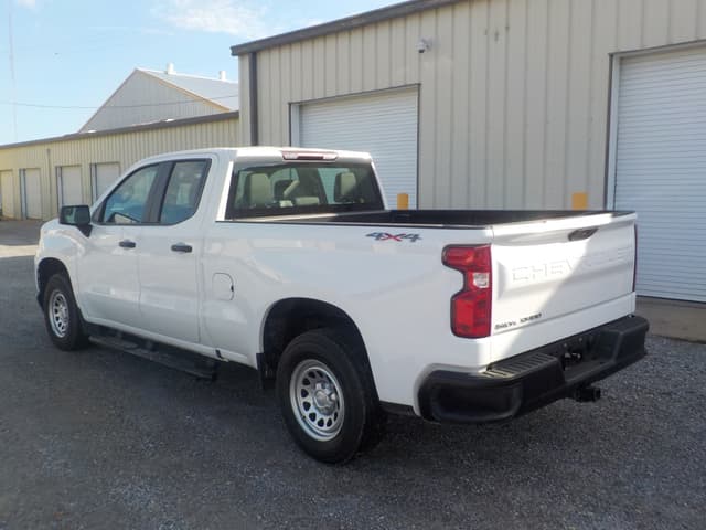 Image of Chevrolet Silverado equipment image 3
