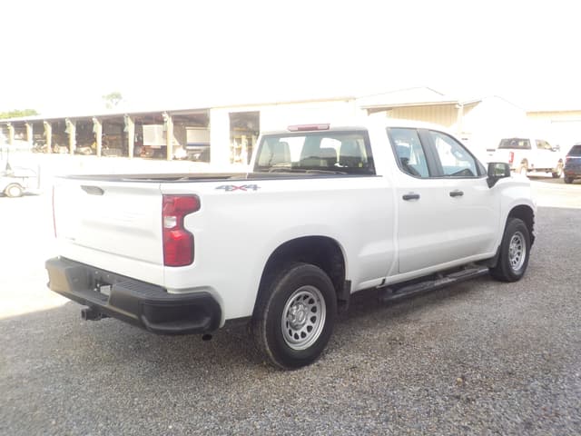 Image of Chevrolet Silverado equipment image 2