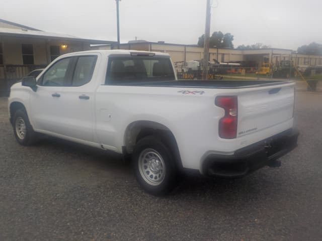 Image of Chevrolet Silverado equipment image 3