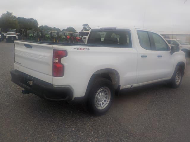 Image of Chevrolet Silverado equipment image 2