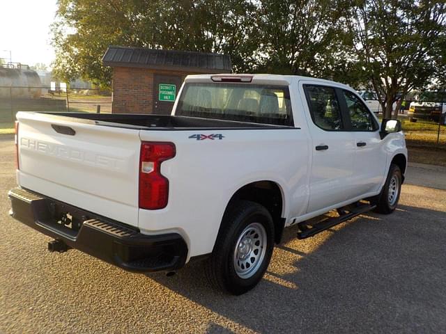 Image of Chevrolet Silverado equipment image 2