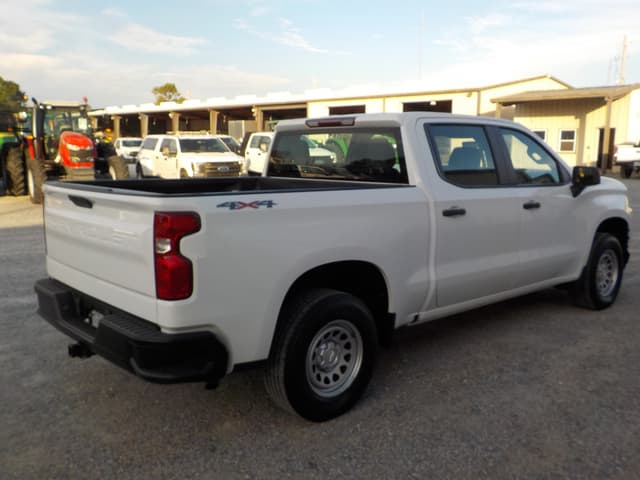 Image of Chevrolet Silverado equipment image 2