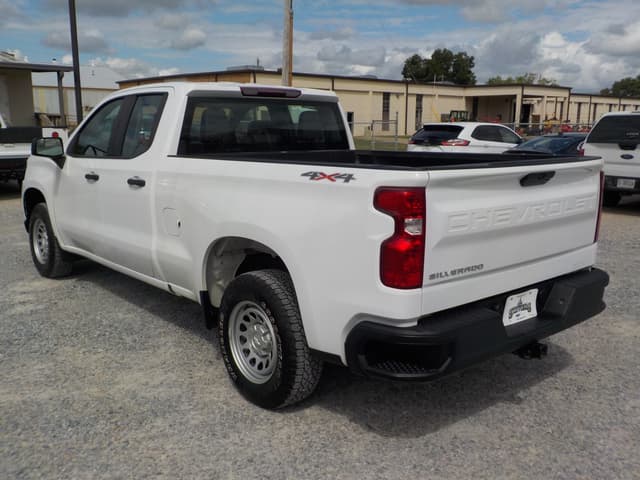 Image of Chevrolet Silverado equipment image 3