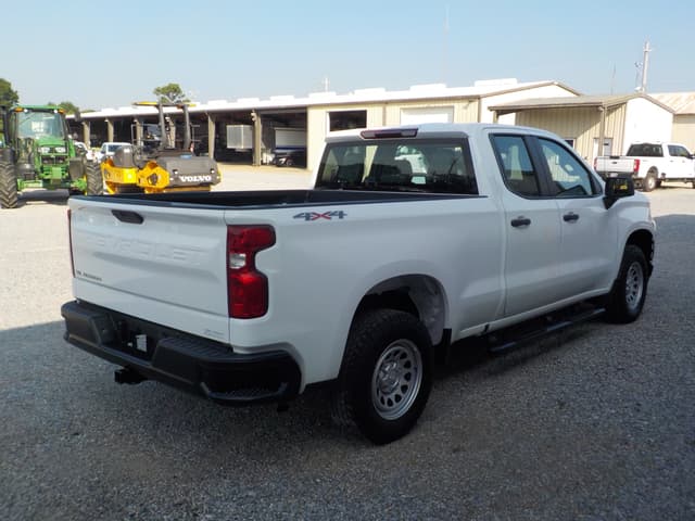 Image of Chevrolet Silverado equipment image 2