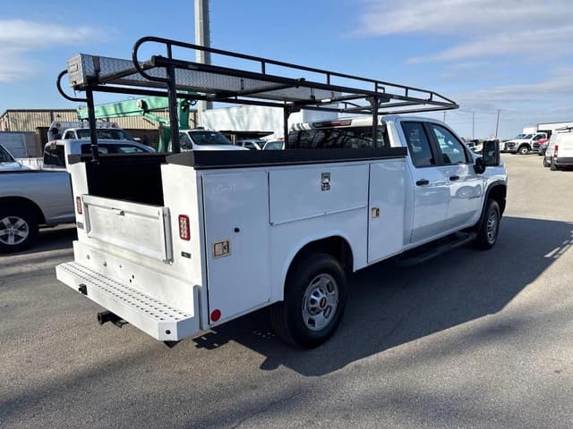 Image of Chevrolet Silverado equipment image 4