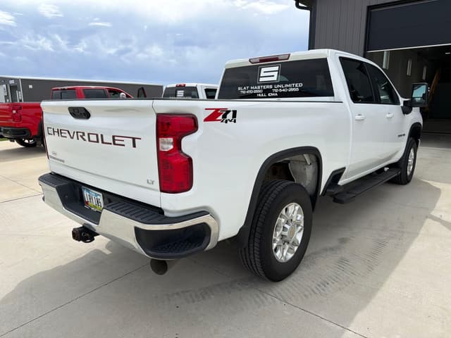 Image of Chevrolet 2500HD equipment image 3