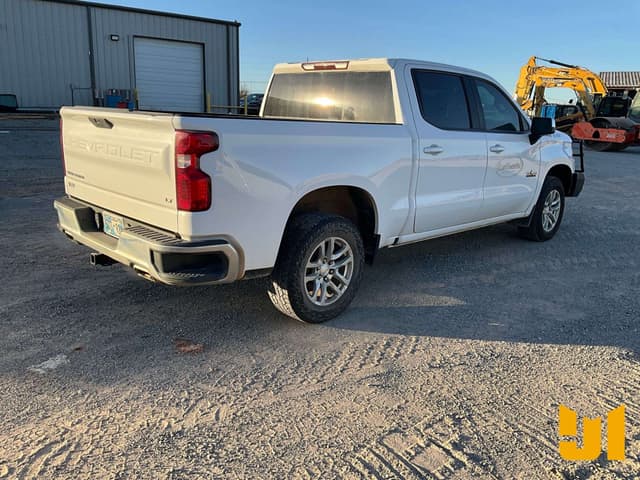 Image of Chevrolet 1500 equipment image 4