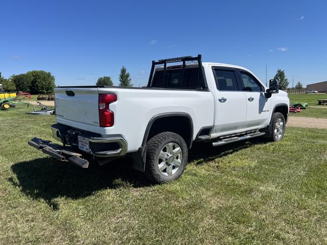 Image of Chevrolet 2500HD equipment image 3
