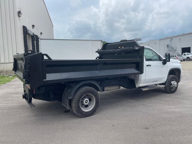 Image of Chevrolet 3500 equipment image 4