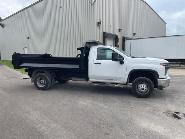 Image of Chevrolet 3500 equipment image 3