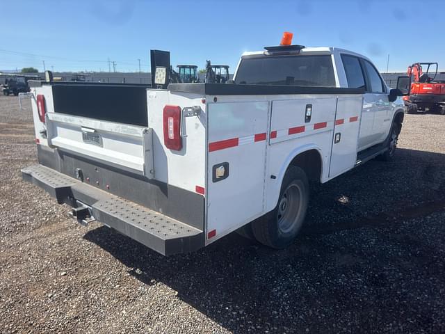 Image of Chevrolet 3500HD equipment image 2