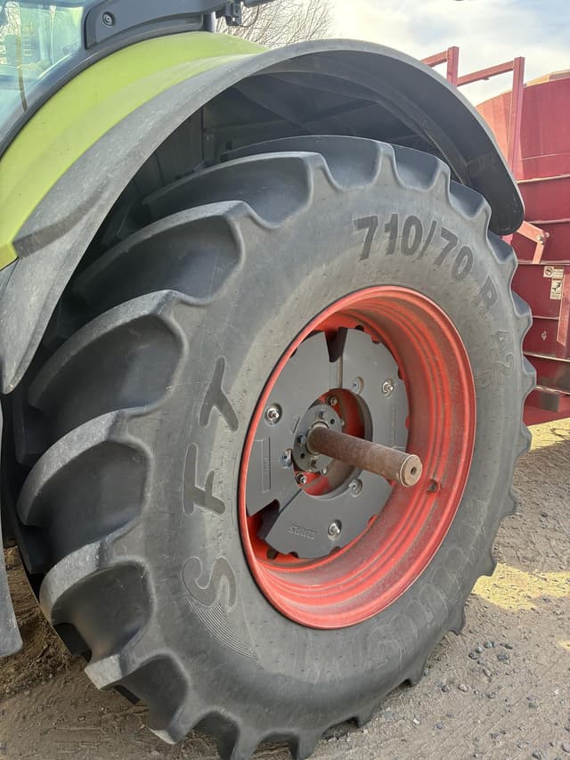 Image of CLAAS Axion 820 equipment image 2