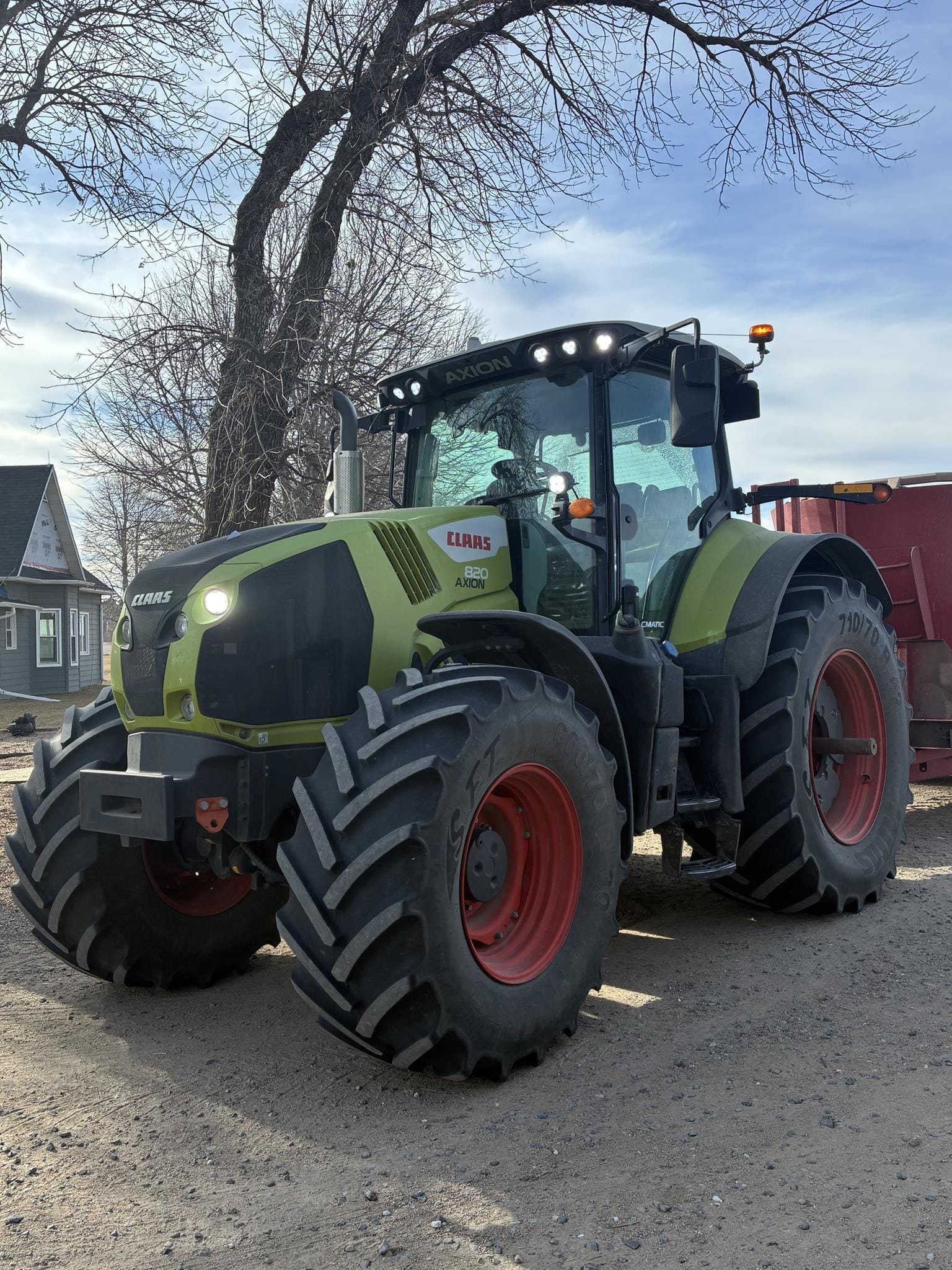 2021 CLAAS Axion 820 Equipment Image0
