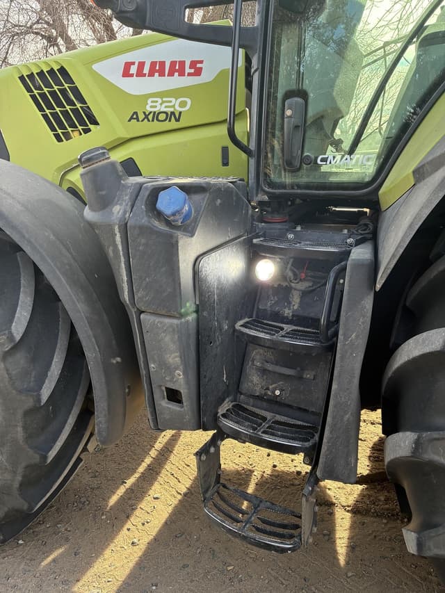 Image of CLAAS Axion 820 equipment image 3
