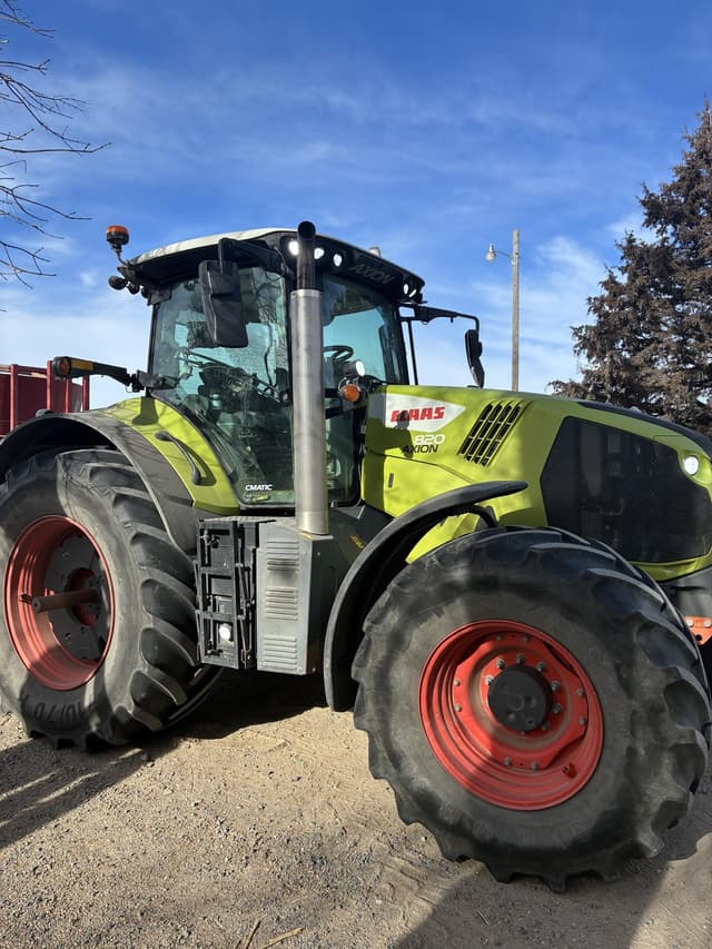 Image of CLAAS Axion 820 equipment image 4