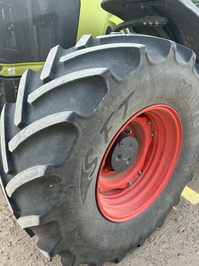 Image of CLAAS Axion 820 equipment image 1