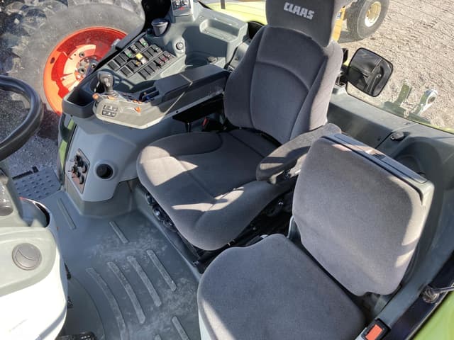 Image of CLAAS Axion 850 equipment image 4