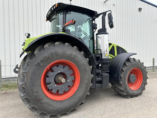 Image of CLAAS Axion 930 equipment image 2