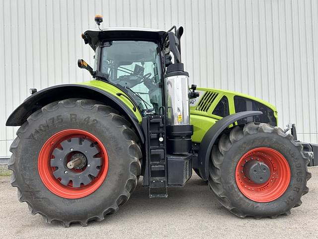 Image of CLAAS Axion 930 equipment image 3