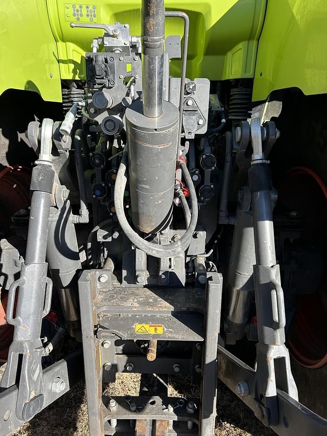 Image of CLAAS Axion 930 equipment image 2