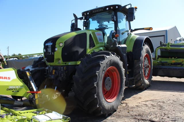 Image of CLAAS Axion 950 equipment image 3