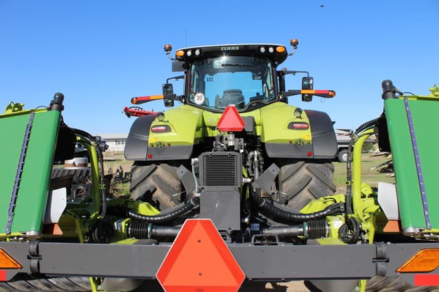 Image of CLAAS Axion 950 equipment image 4