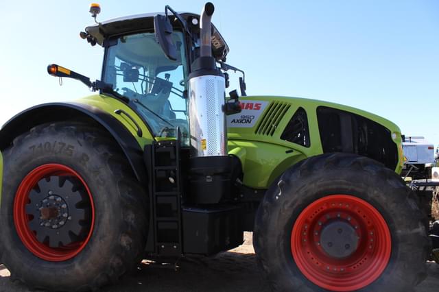 Image of CLAAS Axion 950 equipment image 1