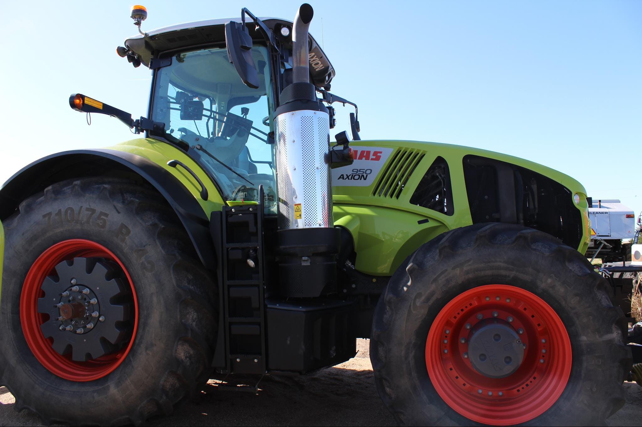 2021 CLAAS Axion 950 Equipment Image0