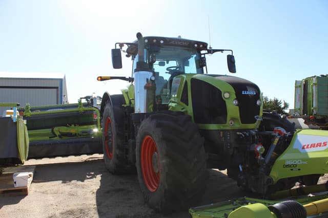Image of CLAAS Axion 950 equipment image 2