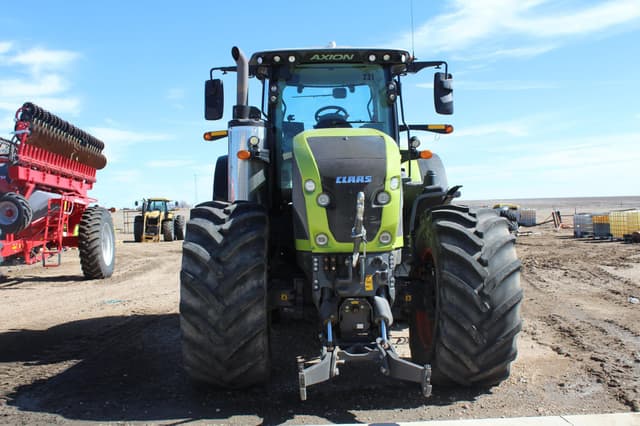 Image of CLAAS Axion 950 equipment image 2