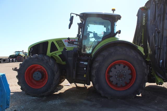 Image of CLAAS Axion 950 equipment image 1