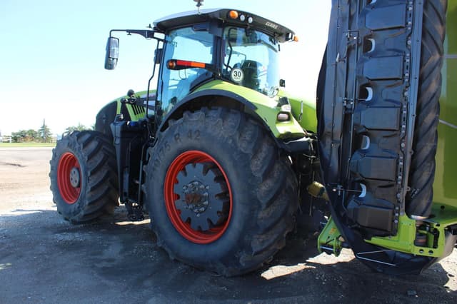 Image of CLAAS Axion 950 equipment image 4